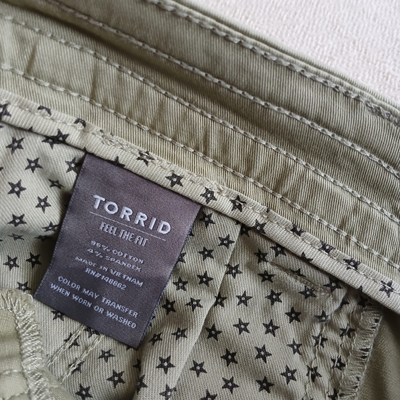 torrid ♡ military twill green short - Picture 8 of 9
